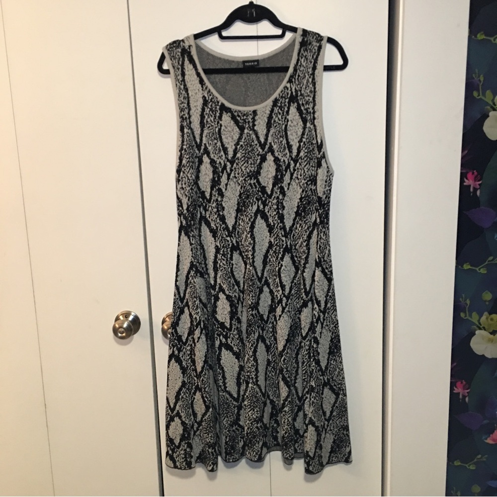 Torrid Sleeveless MIDI Knit Dress Torrid Size 2 Gray and Black Preowned